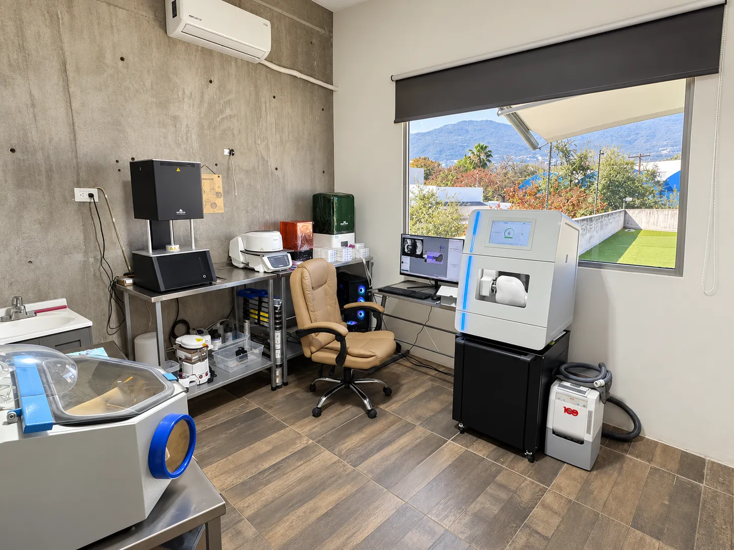 Área de odontología digital de Gratia en San Pedro Garza García, con escáner, fresadora e impresoras para fabricar restauraciones